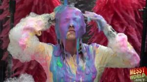 the-messyworld-human-carwash_12.jpg