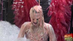 the-messyworld-human-carwash_22.jpg