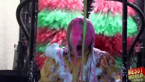 the-messyworld-human-carwash_43.jpg